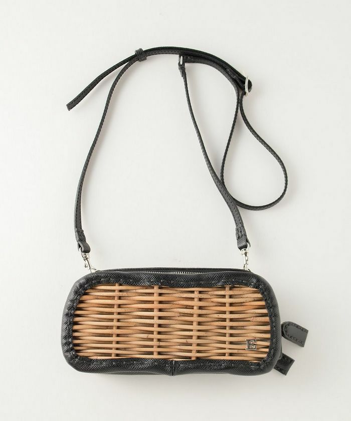 ebagos 「ウォレットショルダー」型押しキップ ショルダーベルト付き籐  