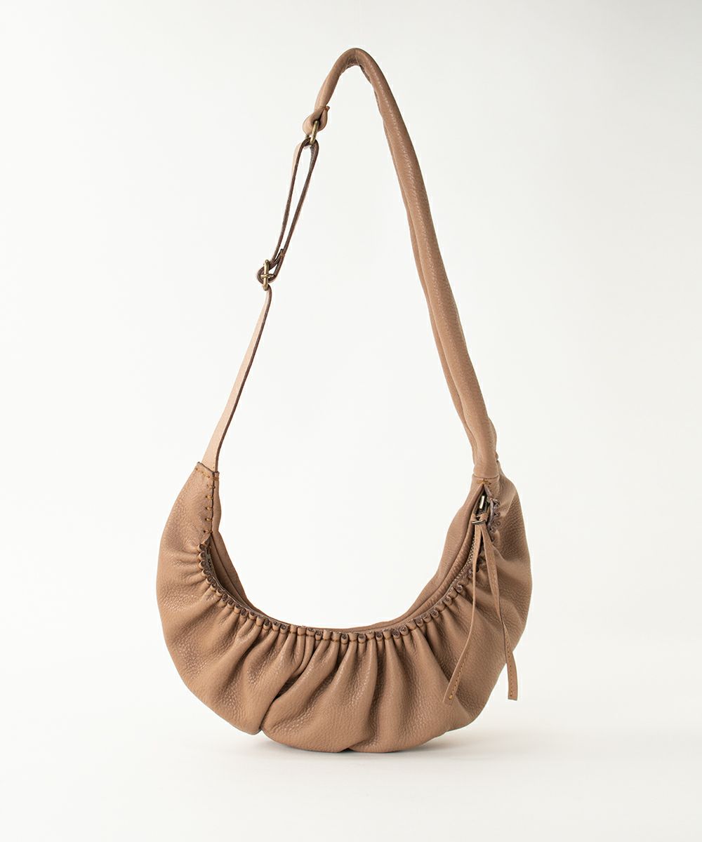 ebagos ベジシュリンク・ギャザー・ボディーバッグBEIGEエバゴス  